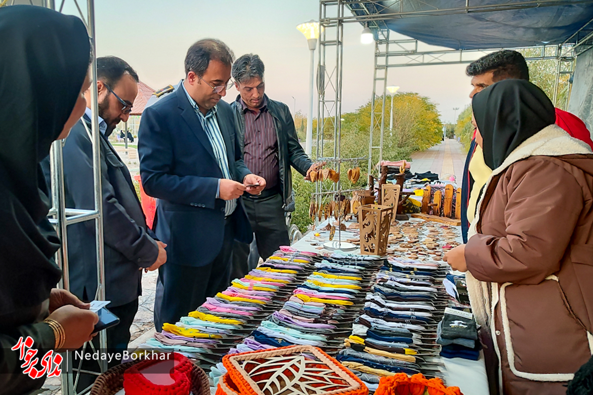 گشایش نمایشگاه مشاغل خانگی و صنایع‌دستی در خورزوق+ تصاویر