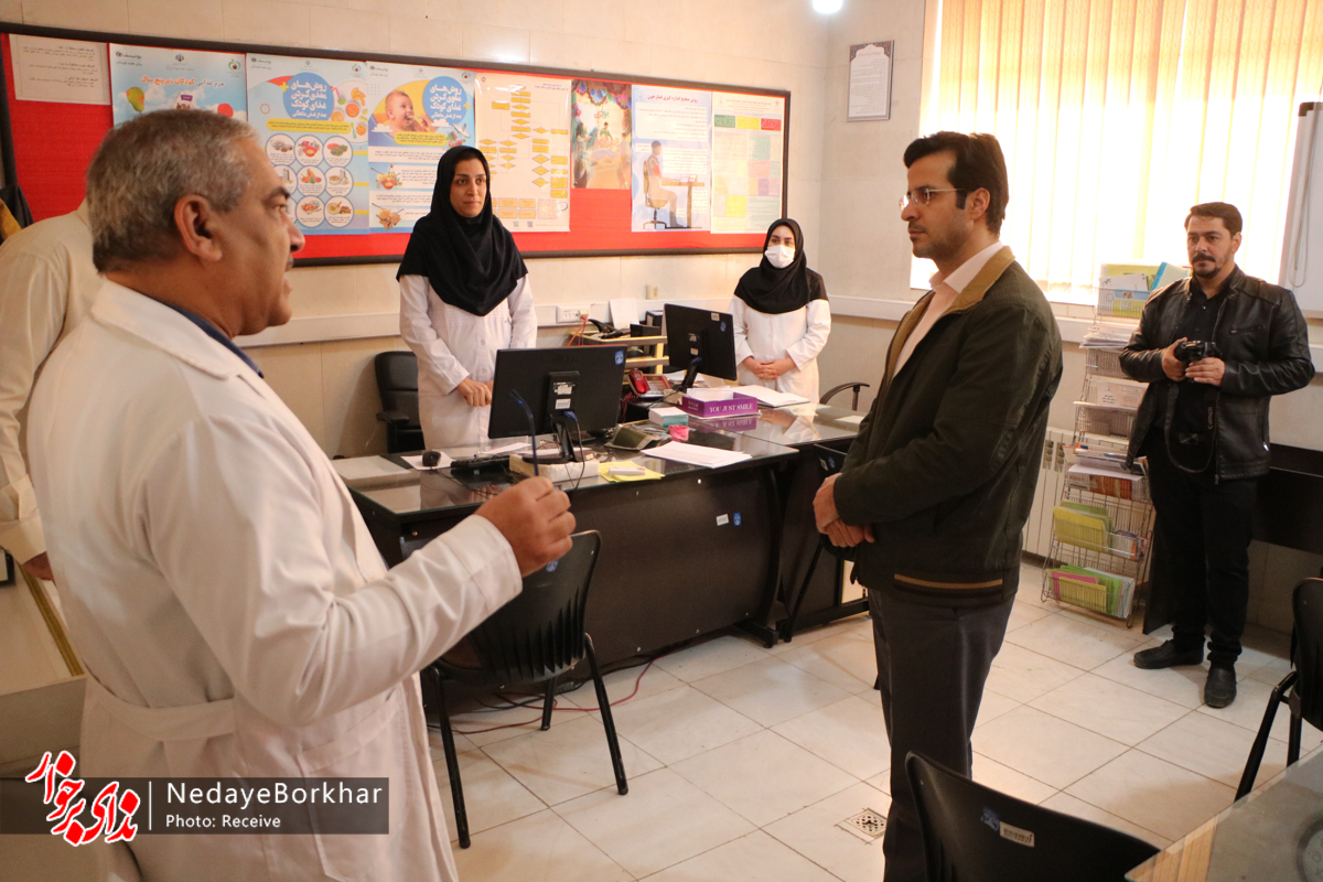 فرماندار برخوار سرزده از چند اداره بازدید کرد