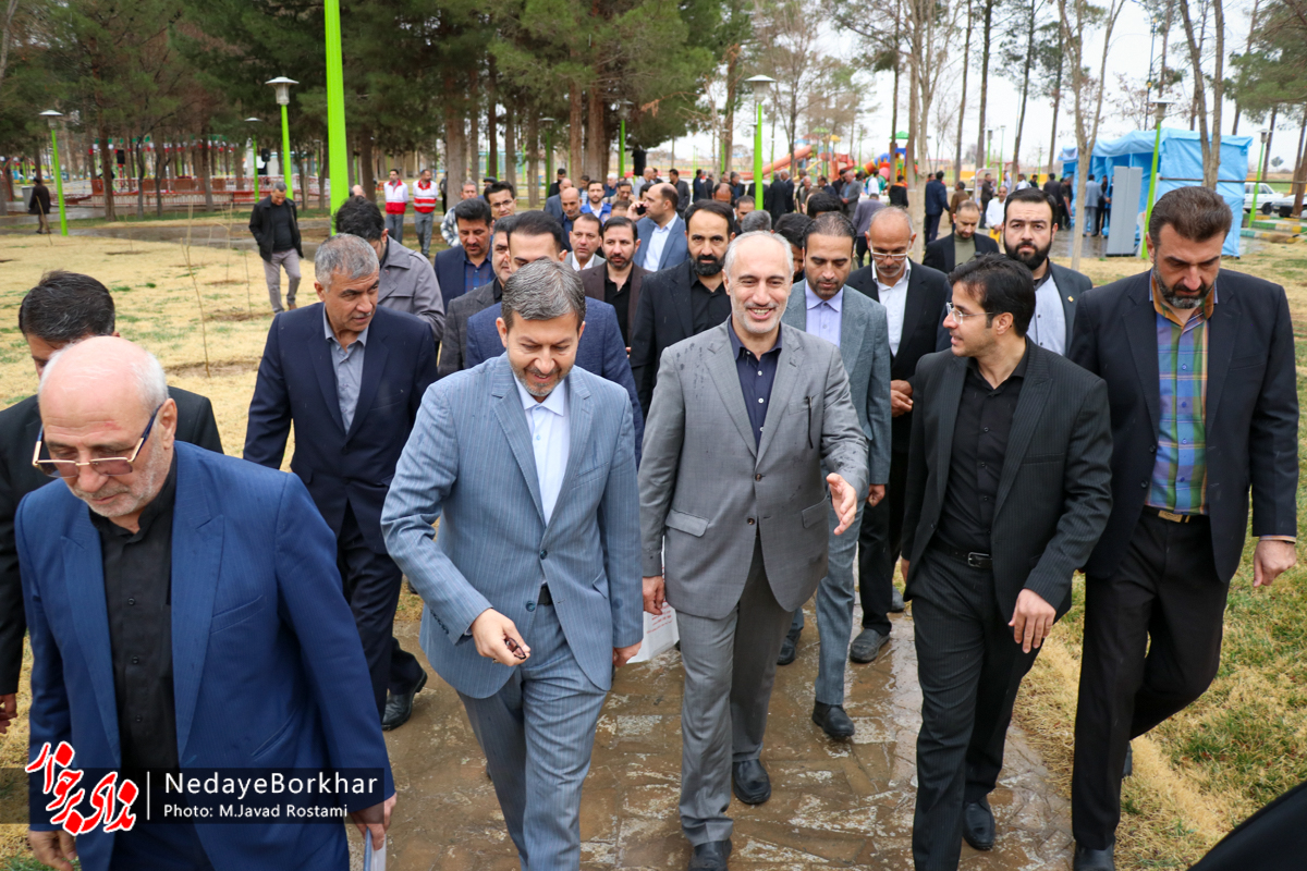 تصاویر| سفر معاون رئیس‌جمهور و رئیس سازمان برنامه و بودجه به برخوار