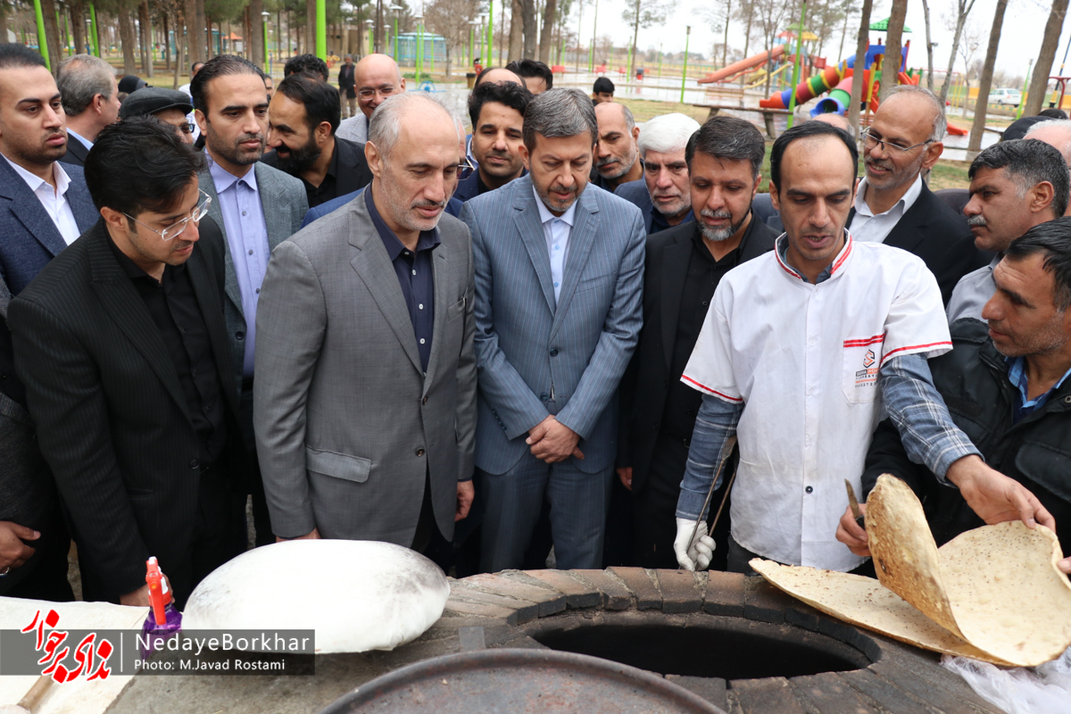 رئیس سازمان برنامه و بودجه وارد شهرستان برخوار شد+ تصاویر