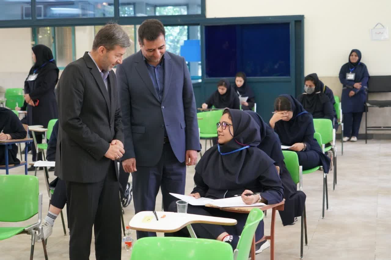 بازدید استاندار اصفهان از روند برگزاری امتحانات نهایی دانش‌آموزان