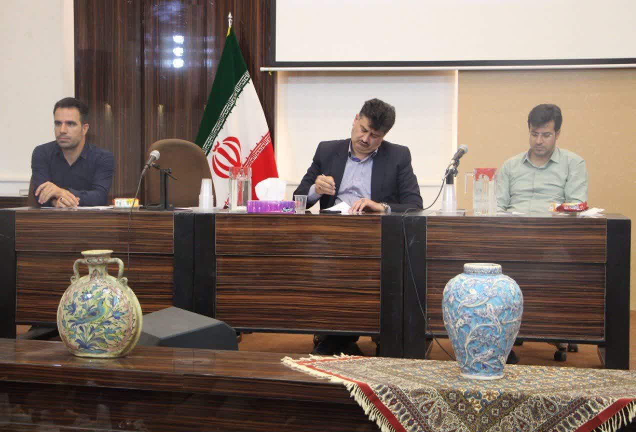 جلسه بررسی مشکلات مالیاتی فعالان اقتصادی و صنعتگران برخوار + تصاویر
