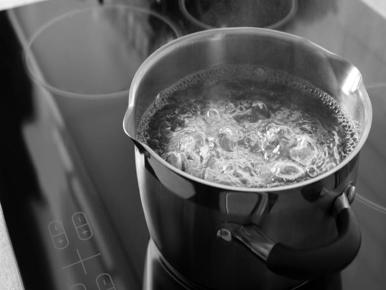 آب را دوبار نگذارید بجوشد!