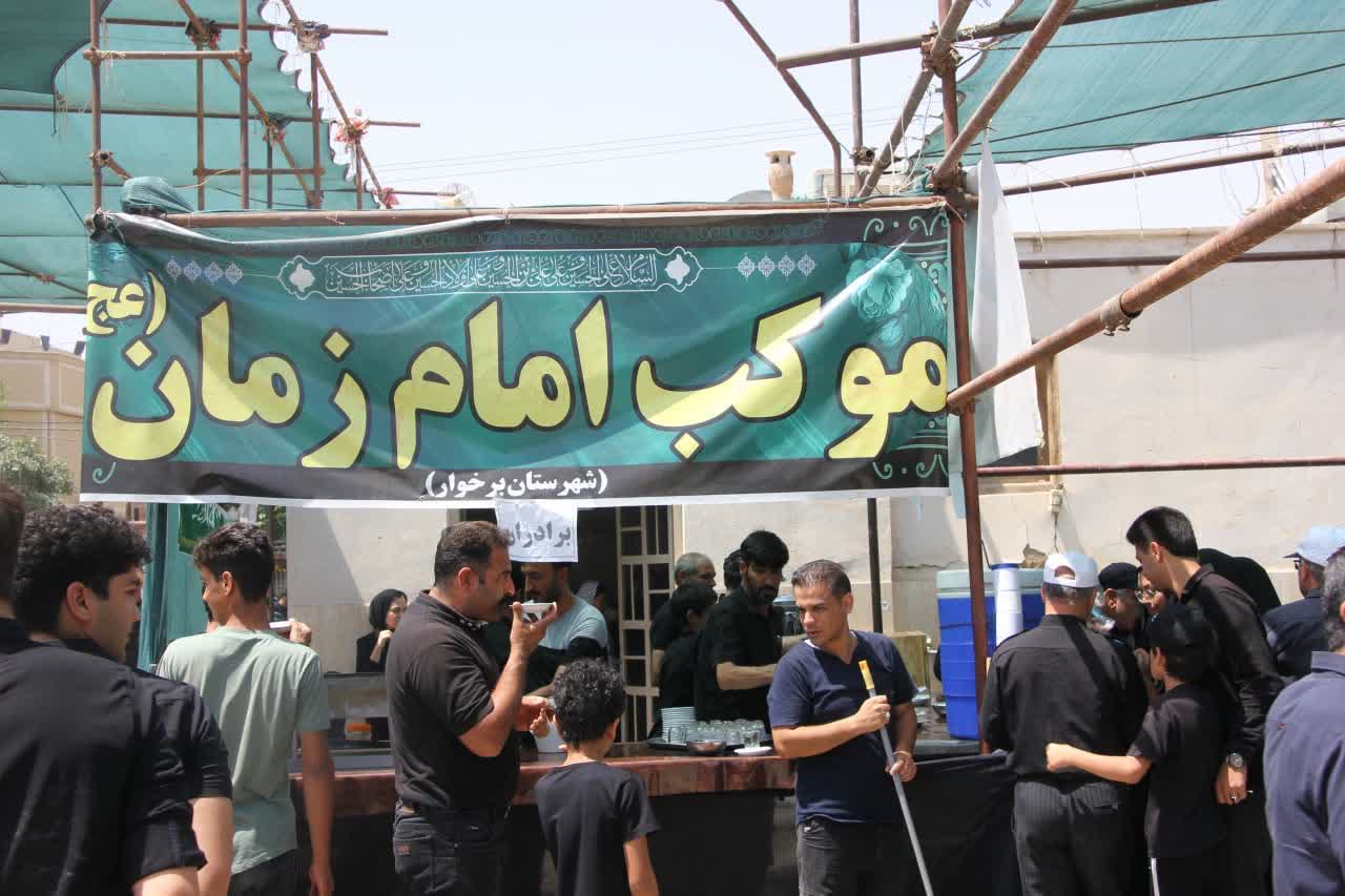 فعالیت ۱۵ موکب در مسیر پیاده‌روی سوگواران رضوی برخوار+ تصاویر