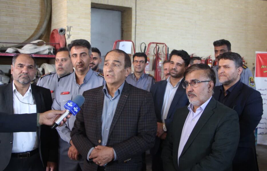تجلیل از آتش‌نشانان برخوار با حضور مدیرکل مدیریت بحران استان اصفهان+ تصاویر