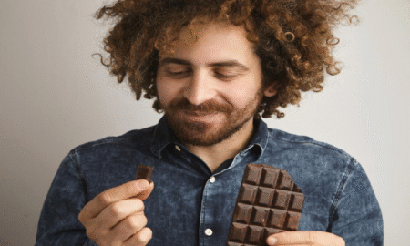 وقتی ‌‌شکلات تلخ می‌خورید چه اتفاقی در بدن‌تان می‌افتد؟
