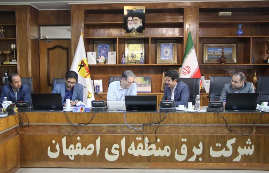 جلسه بررسی وضعیت احداث نیروگاه‌های خورشیدی بزرگ مقیاس شهرستان برخوار+ تصاویر