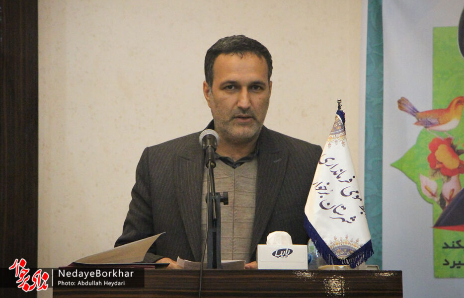 حرکت رو به جلوی تئاتر برخوار با وجود کمبود زیرساخت‌ها