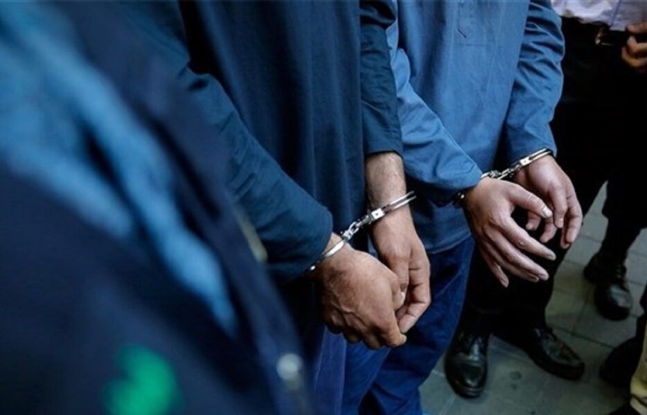 سارقان اماکن خصوصی در برخوار دستگیر شدند