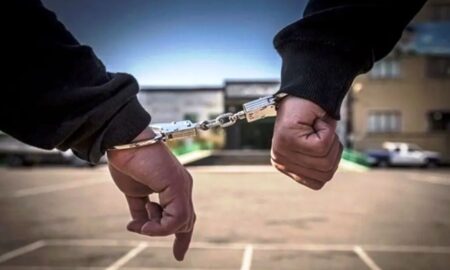 دستبند پلیس برخوار بر دستان سارقان سابقه‌دار احشام