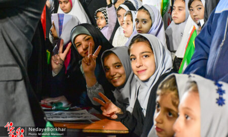 دختران، شکوفه‌های ایستاده در هیاهوی وطن
