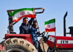 تصاویر| رژه تراکتورسواران و کشاورزان روستای علی آباد ملاعلی