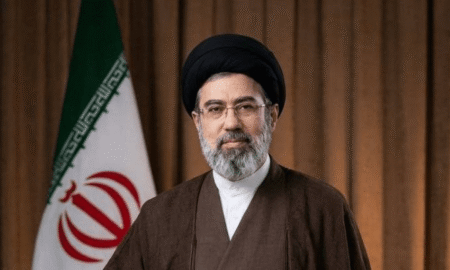 رهبر انقلاب: هر اقدامی که موجب سرخوردگی مردم شود، کمک به دشمن است