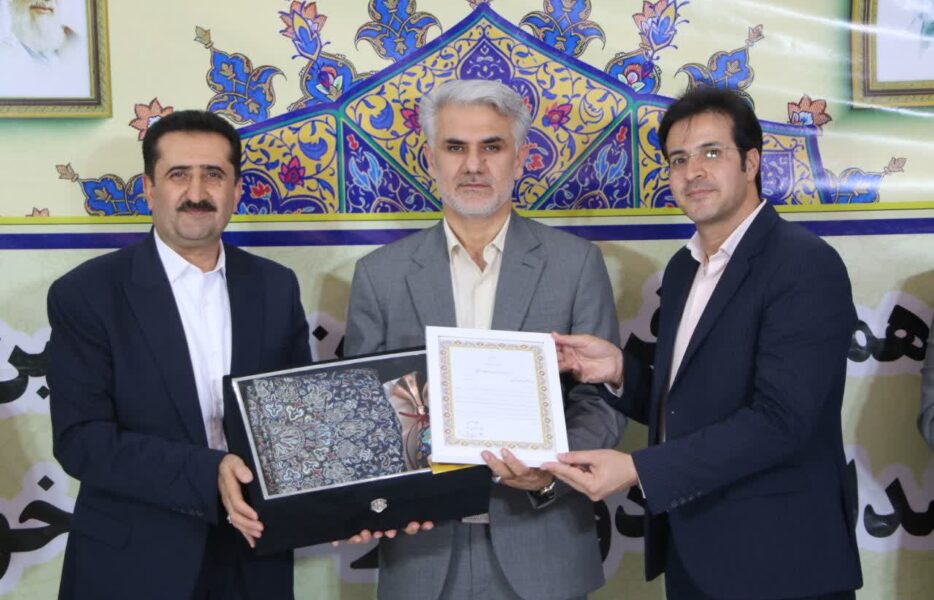 فرمانداران، بخشداران و شهرداران ادوار برخوار تجلیل شدند+ تصاویر