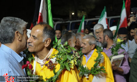 تصاویر| شب متفاوت میدان انقلاب دولت آباد با کاروان نمادین بازگشت آزادگان